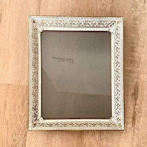 VTG MCM Filigree Ornate White Silver Tone Metal Brass Picture Photo Frame 7”X8”